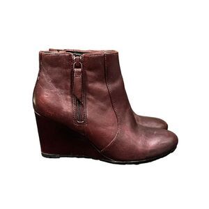 Clarks artisan maroon wedge booties. Size 5